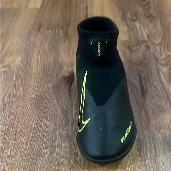 EUC Nike Jr. Youth “Black Volt” Phantom Vision Academy DF Turf Shoes (Size: 7Y)