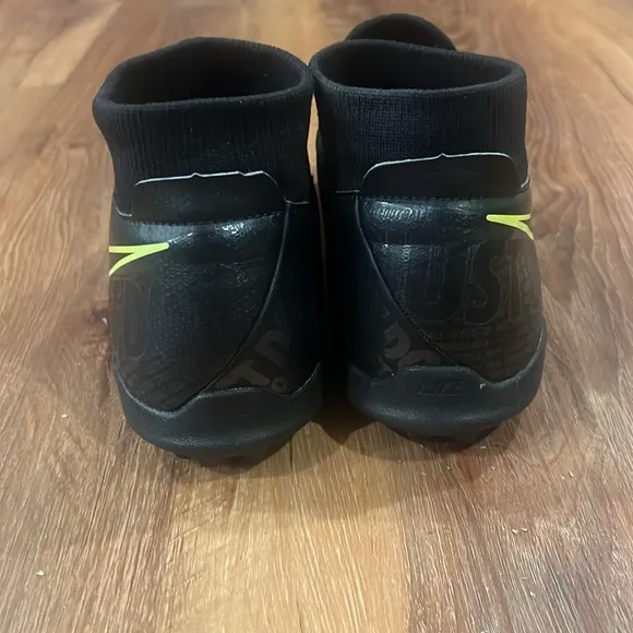 EUC Nike Jr. Youth “Black Volt” Phantom Vision Academy DF Turf Shoes (Size: 7Y)
