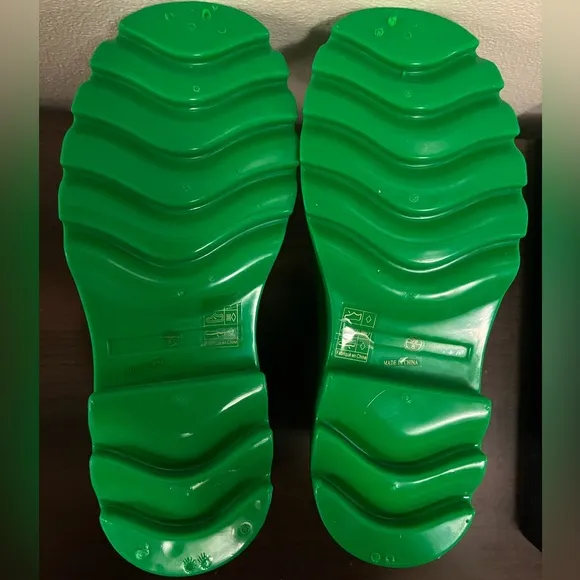 FREE PEOPLE HIGH STREET RAIN BOOTS SIZE 8. COLOR GRASS (GREEN). NEW IN BOX.