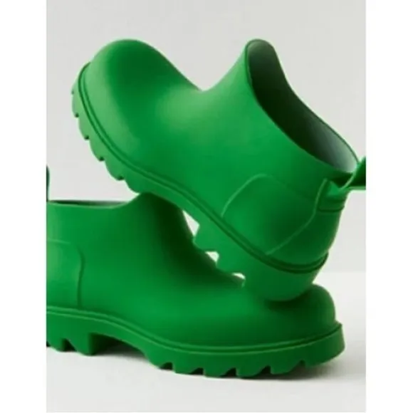 FREE PEOPLE HIGH STREET RAIN BOOTS SIZE 8. COLOR GRASS (GREEN). NEW IN BOX.