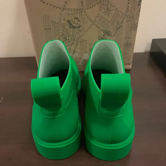 FREE PEOPLE HIGH STREET RAIN BOOTS SIZE 8. COLOR GRASS (GREEN). NEW IN BOX.