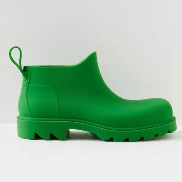 FREE PEOPLE HIGH STREET RAIN BOOTS SIZE 8. COLOR GRASS (GREEN). NEW IN BOX.