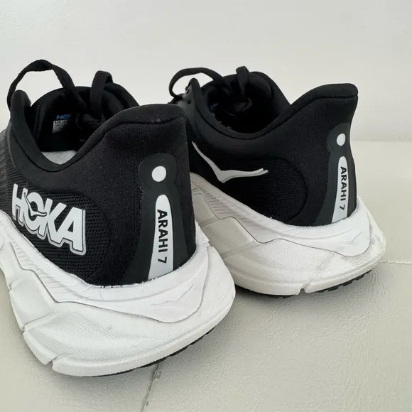 HOKA Arahi 7 Black