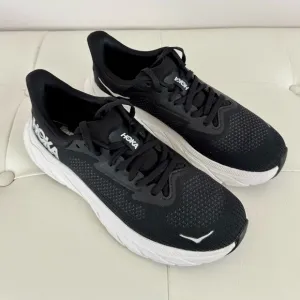 HOKA Arahi 7 Black