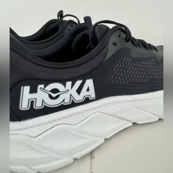 HOKA Arahi 7 Black