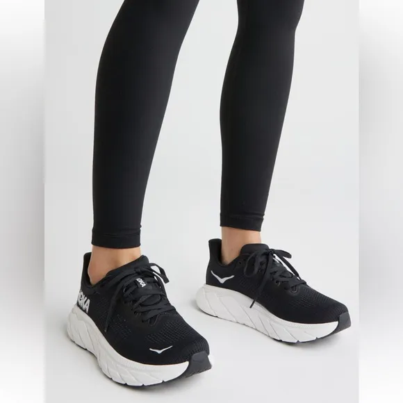HOKA Arahi 7 Black