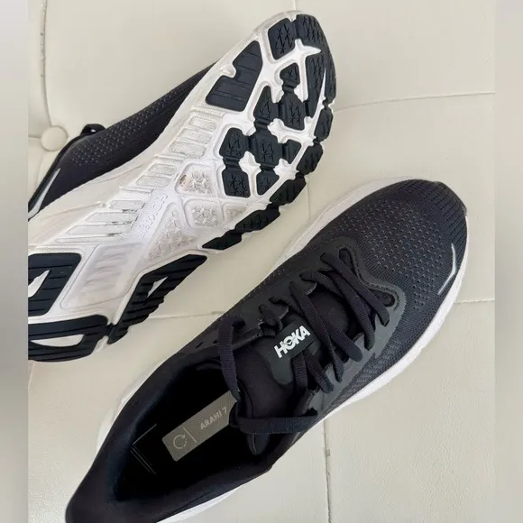HOKA Arahi 7 Black