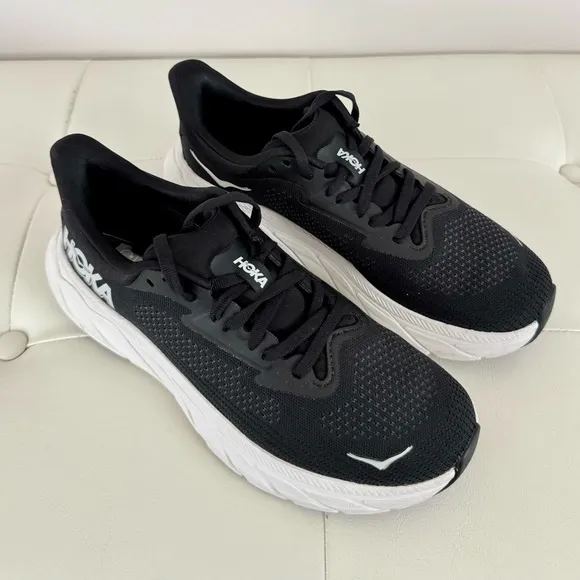 HOKA Arahi 7 Black