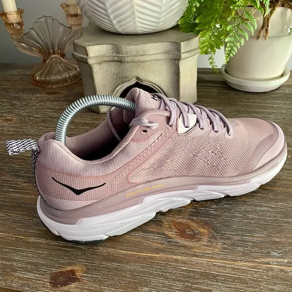 HOKA Challenger ATR 6 GTX Trail Running Sneaker Women 8.5 Lt Purple *Like New*