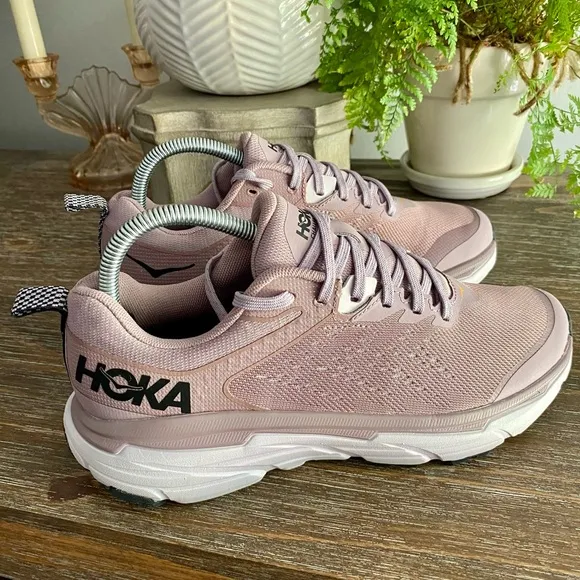 HOKA Challenger ATR 6 GTX Trail Running Sneaker Women 8.5 Lt Purple *Like New*