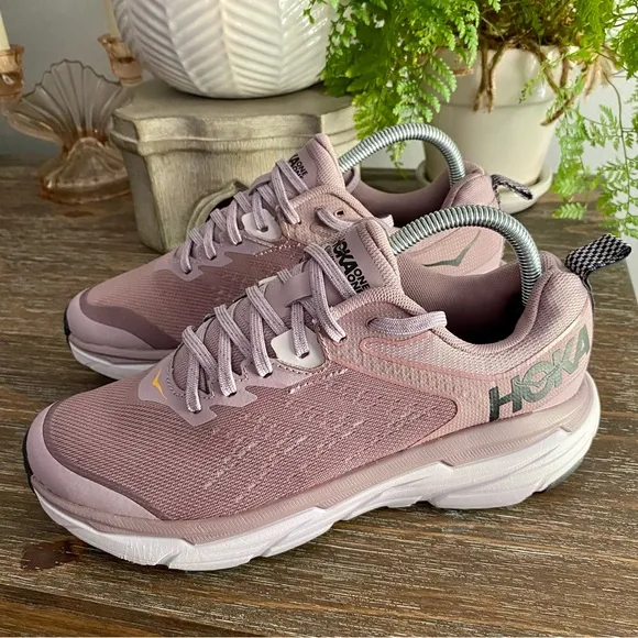 HOKA Challenger ATR 6 GTX Trail Running Sneaker Women 8.5 Lt Purple *Like New*