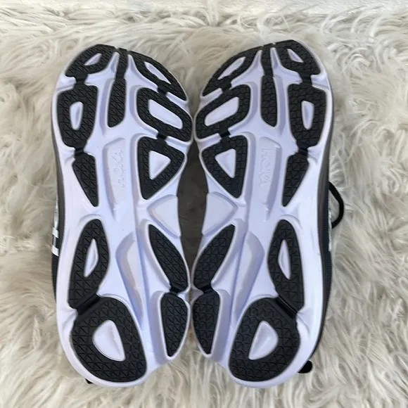 HOKA Men's Bondi 8 Black &amp; White Athletic Shoes Sneakers Size 11D NEW