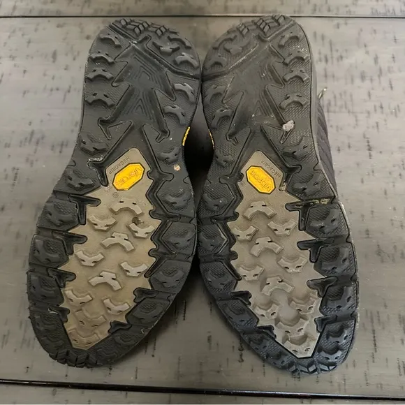 Hoka One One Men’s All Black Speedgoat GoreTex Trail Running Shoes
