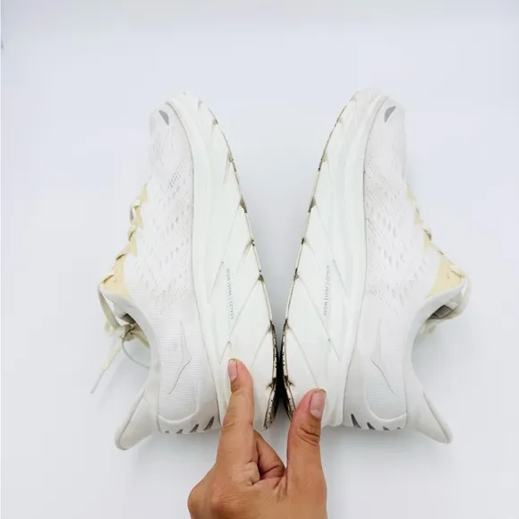 Hoka One One Men’s Clifton 8 Ultra White Road Running Shoes Size 12 D