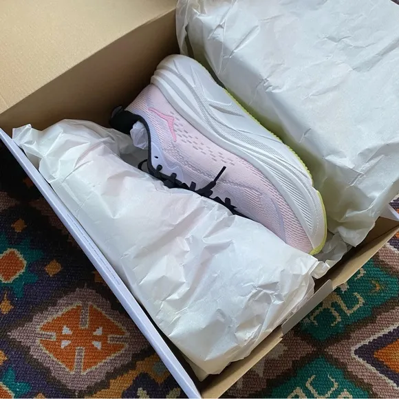 HOKA Skyflow Wide Starlight Glow Carnation Everyday Running Women's Size 8.5 B