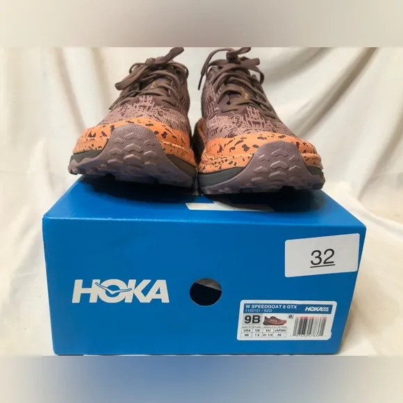 Hoka Women’s Speedgoat 6 GTX Gore-Tex Trail Running Shoes-Size 9B- Mint Conditon