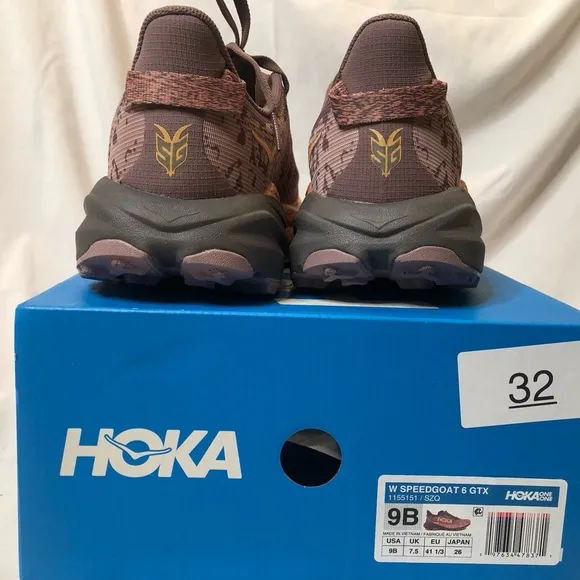Hoka Women’s Speedgoat 6 GTX Gore-Tex Trail Running Shoes-Size 9B- Mint Conditon