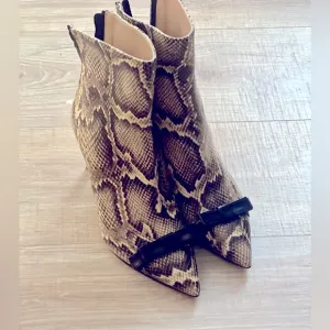 Italian Snake skin leather ankle boots size 7 1/2