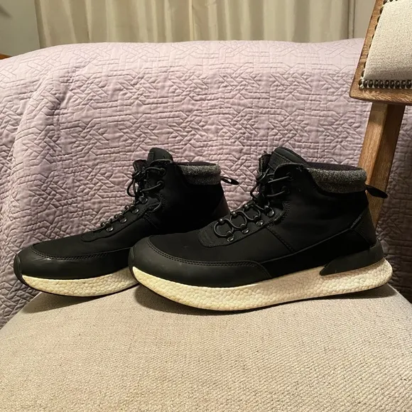 Kenneth Cole Life Lite Hiker