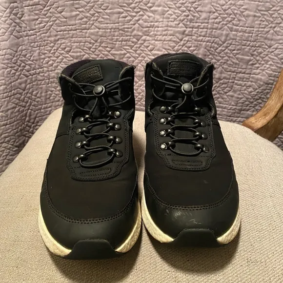 Kenneth Cole Life Lite Hiker