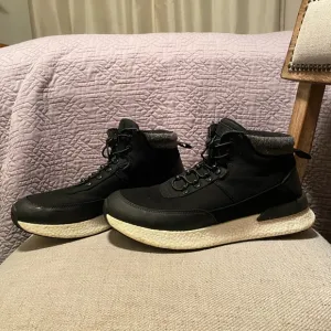 Kenneth Cole Life Lite Hiker