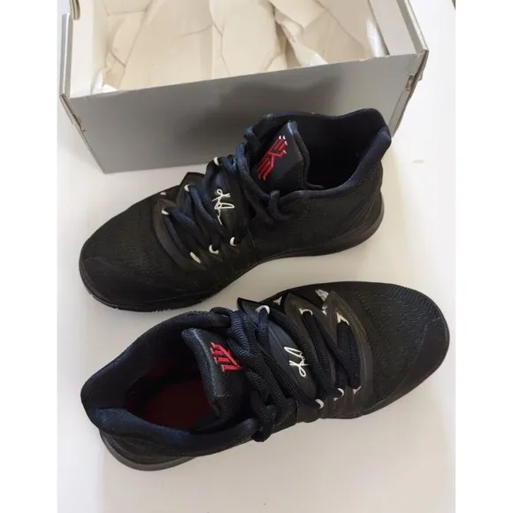Kyrie 5 Nike (GS) Black / White Basketball Shoes, Size 4 Youth With Box