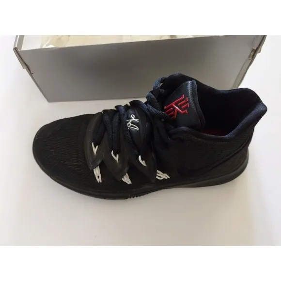 Kyrie 5 Nike (GS) Black / White Basketball Shoes, Size 4 Youth With Box