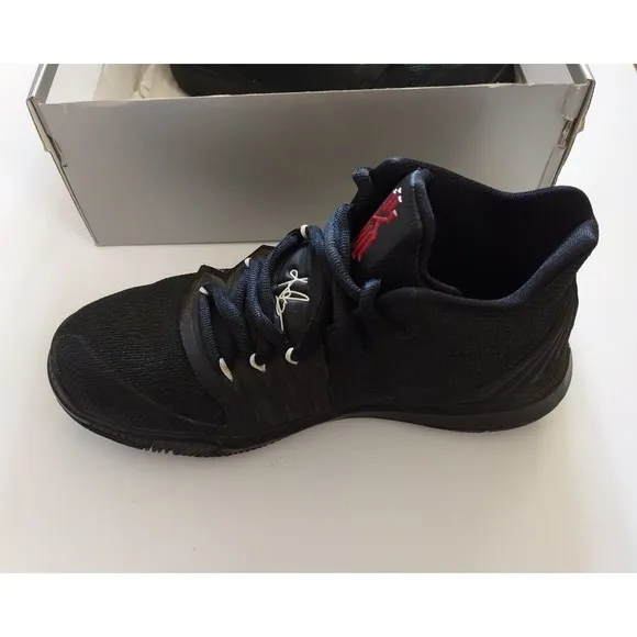 Kyrie 5 Nike (GS) Black / White Basketball Shoes, Size 4 Youth With Box