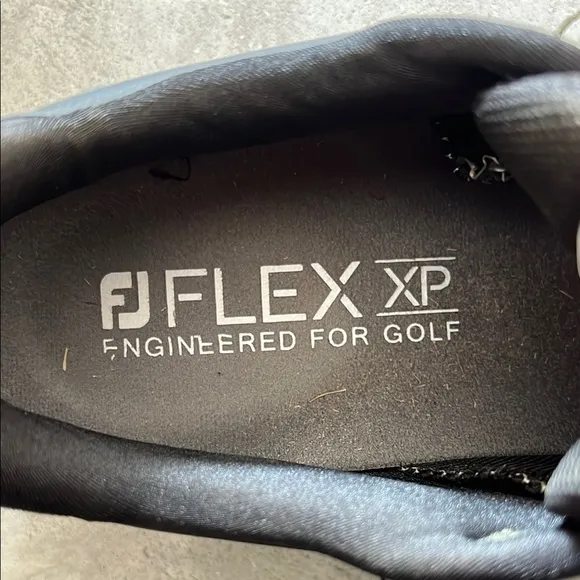 Men’s 10M golf shoes. FJ Flex XP