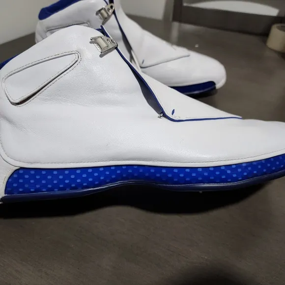 Men's White and Blue Basketball Shoes