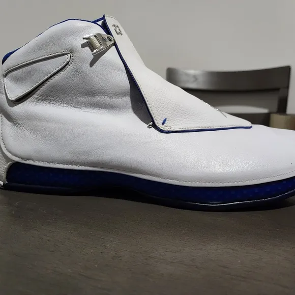 Men's White and Blue Basketball Shoes