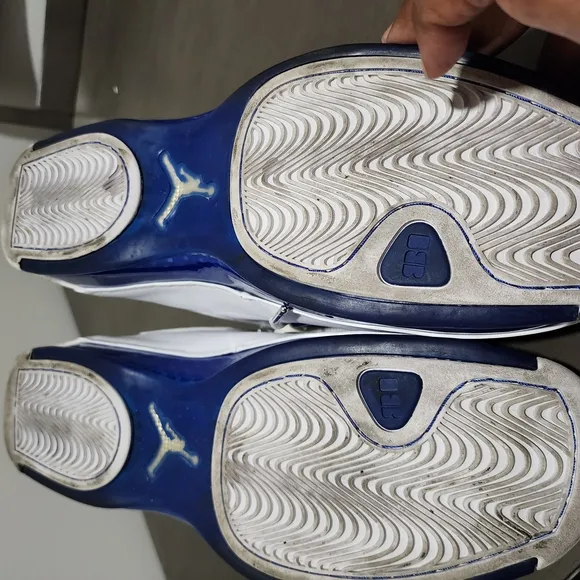 Men's White and Blue Basketball Shoes