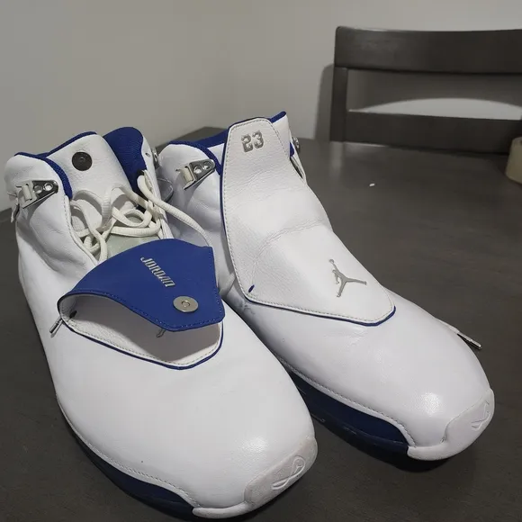 Men's White and Blue Basketball Shoes