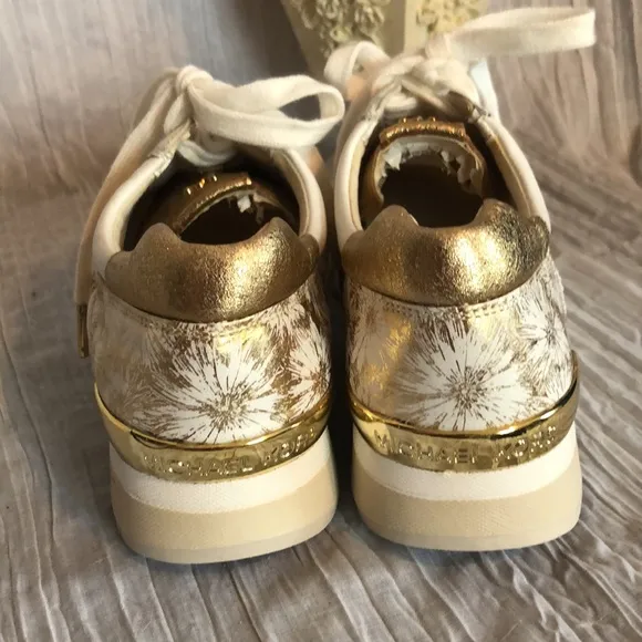 MICHAEL KORS SIZE 8.5 Allie Trainer athletic sneakers gold metallic &amp; white