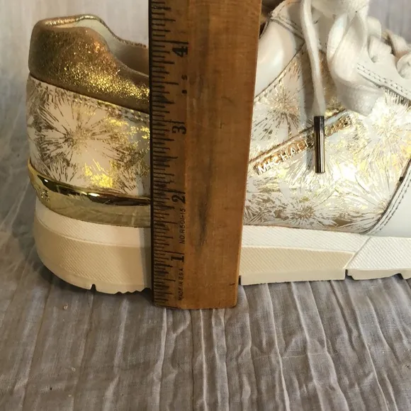 MICHAEL KORS SIZE 8.5 Allie Trainer athletic sneakers gold metallic &amp; white
