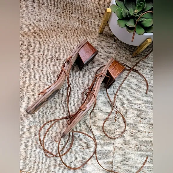 Miista • Cimarron Clay Croc Brown Leather Thong Sandals Split Toe Shoes