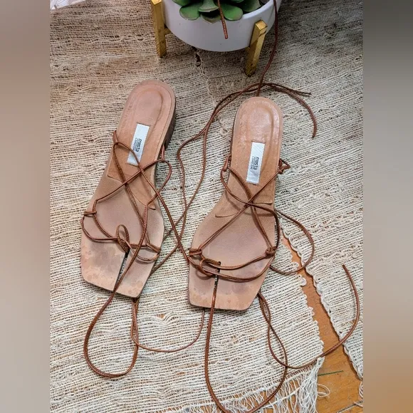 Miista • Cimarron Clay Croc Brown Leather Thong Sandals Split Toe Shoes