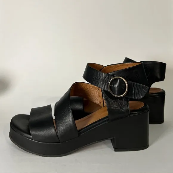 Miz Mooz Black Gill Leather Heeled Strappy Sandals, EU 40/US 9 - 9.5. Block heel
