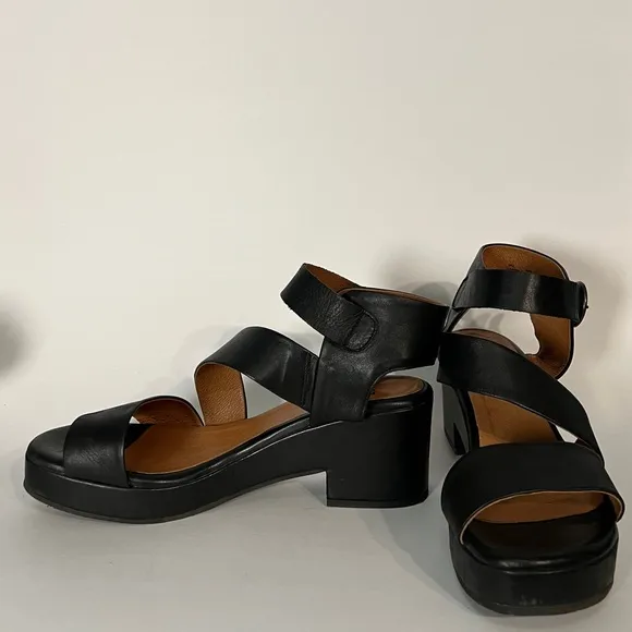 Miz Mooz Black Gill Leather Heeled Strappy Sandals, EU 40/US 9 - 9.5. Block heel