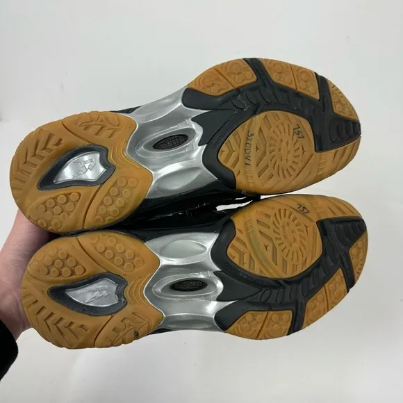 Mizuno black court shoes volleyball athletic