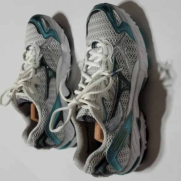 MIZUNO WAVE INSPIRE 4 WHITE SNEAKERS RUNNING TRAINERS WALKING SHOES WOMENS SZ 8
