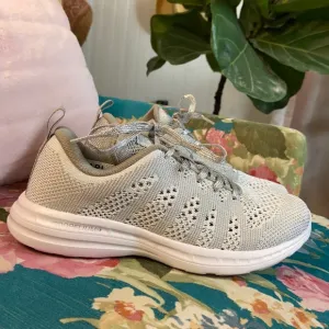 New APL Techloom Pro Metallic Silver Gray Athletic Shoes Sz 5.5