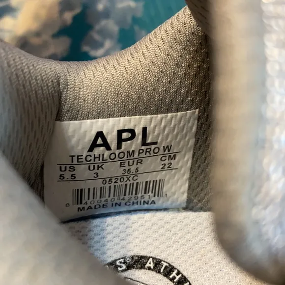 New APL Techloom Pro Metallic Silver Gray Athletic Shoes Sz 5.5