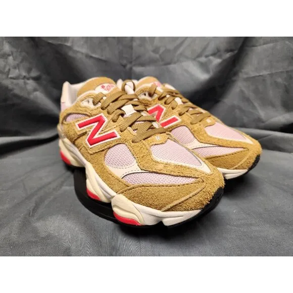 New Balance Girls 9060 Sneakers GC9060VD Beige Pink Size 5.5 NEW IN BOX!