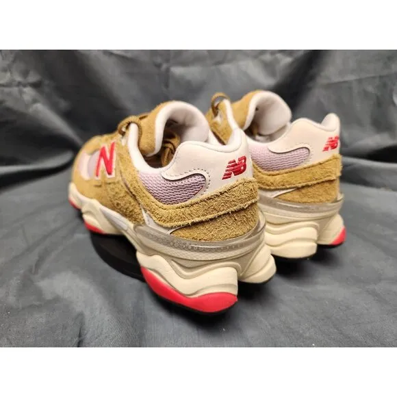 New Balance Girls 9060 Sneakers GC9060VD Beige Pink Size 5.5 NEW IN BOX!