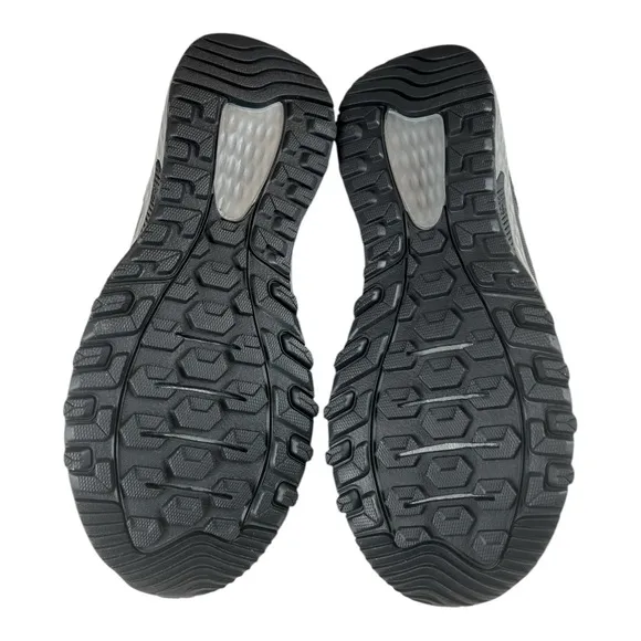 New Balance Men’s 410 V8 Trail Running Black Mesh Sneakers, Size 10M Extra Wide