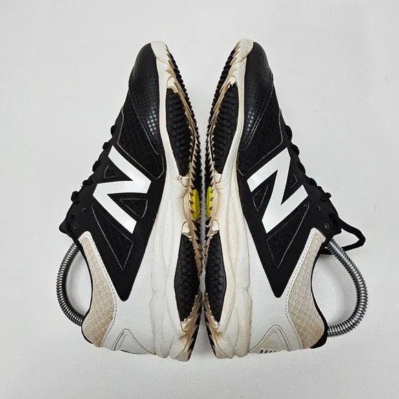 New Balance Womens Fastpitch Softball Turf Shoes ST4040B1 White Black Size 7