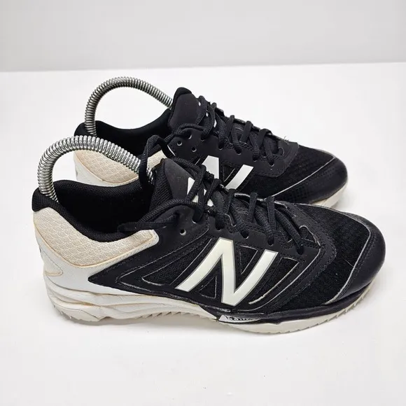 New Balance Womens Fastpitch Softball Turf Shoes ST4040B1 White Black Size 7
