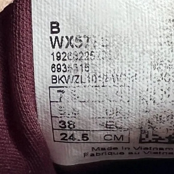 New Balance Women's Gentle Rose Lace Up Sneakers Size 7.5 Running Shoes