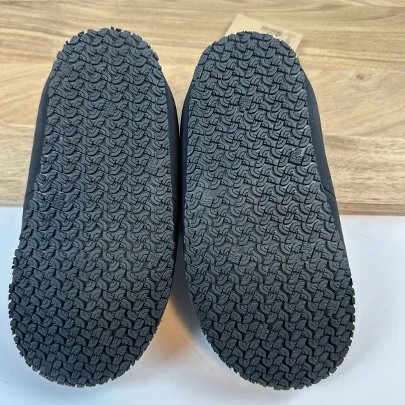 New Big Girls The North Face ThermoBall Traction II Slippers Shoes Size 1 K